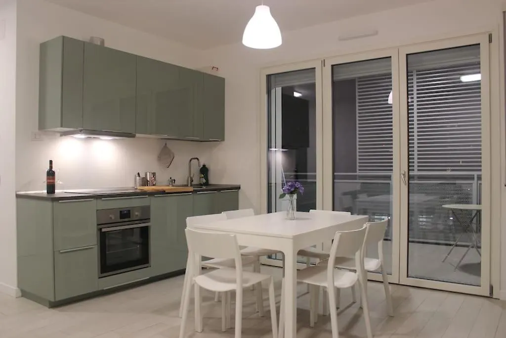 Luxury 3 Bedroom Apartment 100 Mq Next To Rho Fiera And San Siro Milán 0*,  Italia